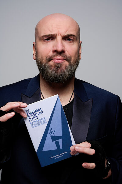 ingmar-stadelmann-stadelmann-liest-hocke-ein-satirischer-diskurs