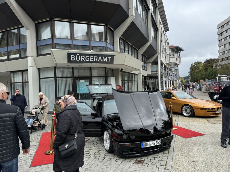 grosse-city-autoschau-mit-verkaufsoffenem-sonntag-tuning-meile