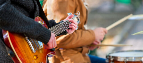 Dem Paradies so nah - ein literarisch-musikalischer Spaziergang mit Rudolf Guckelsberger (Erzähler) und Barbara Grässle (Gitarre)