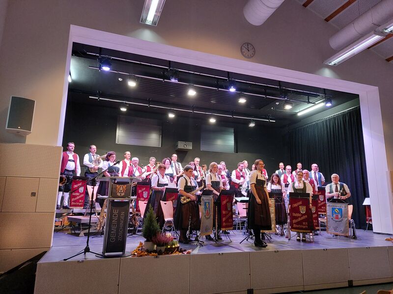 adventskonzert-der-musikvereine-burghagel-und-zoschingen