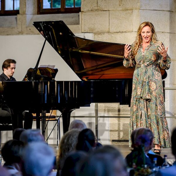 oh-an-der-quelle-blauer-abend