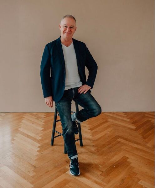 graberbesuch-auf-dem-friedhof-in-bolheim