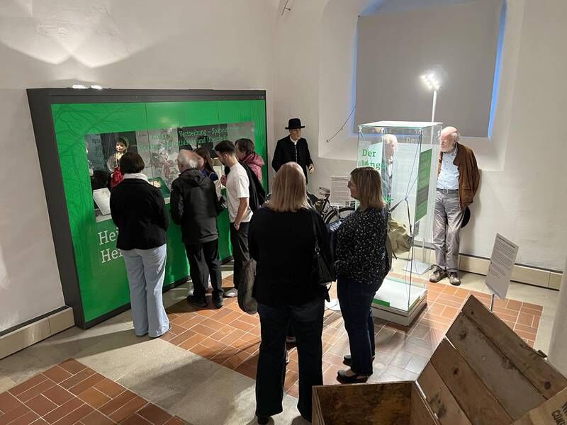 offentliche-kuratorenfuhrung-durch-die-ausstellung