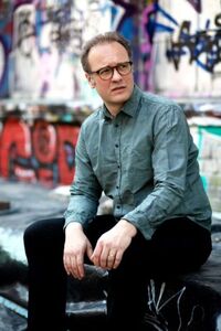 René Sydow - Sie dürfen sich wieder setzen